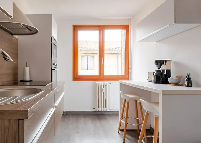 Aux Arenes, 30m Des Arenes, Balcon, Clim * Nimes